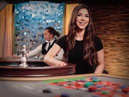 Live-dealer table dengan host profesional di platform lexus234